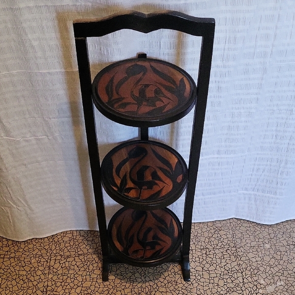 Wooden Folding Pie Stand with Artistic Design - Picture 1 of 6